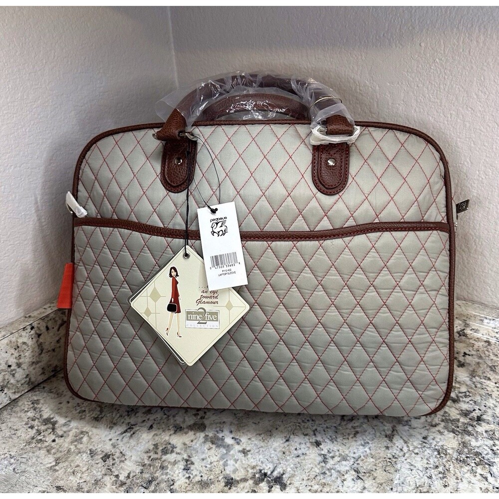 Pegasus Laptop Sleeve Quilted Silver/Red Lining Handles and Strap New